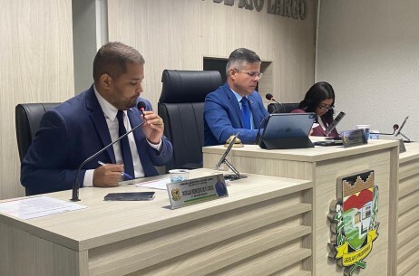 em-mais-uma-sessao-ordinaria-camara-delibera-projetos-importantes-e-dialoga-com-o-setor-da-educacao-de-rio-largo